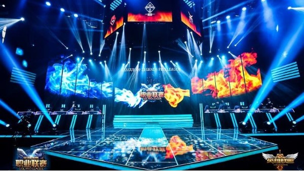 电子竞技应用液晶拼接大屏幕，开启大银幕新时代