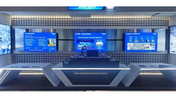 双屏联动，展厅体验的革命性创新！