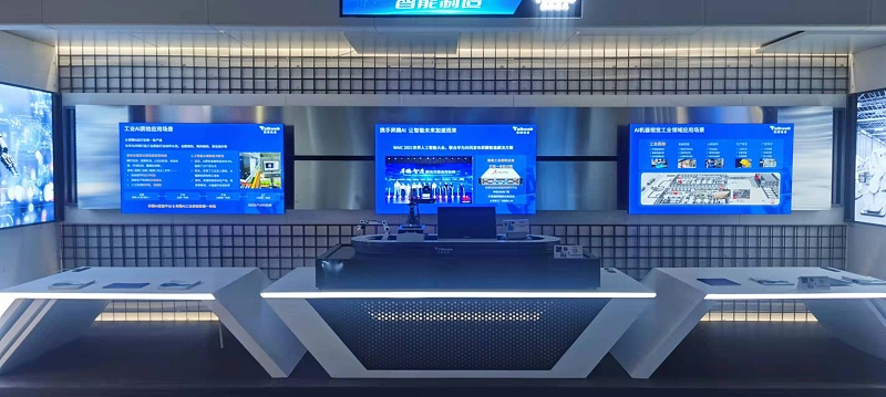 中亿睿65寸拼接智能开合联动屏打造数字企业化展厅