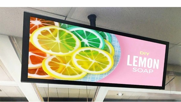 沉浸式体验LED条屏：未来视界的启示