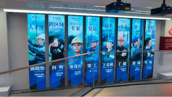 多屏联动互动滑轨屏