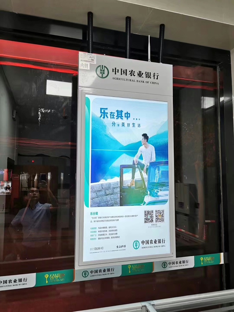 吊挂双面屏广告机